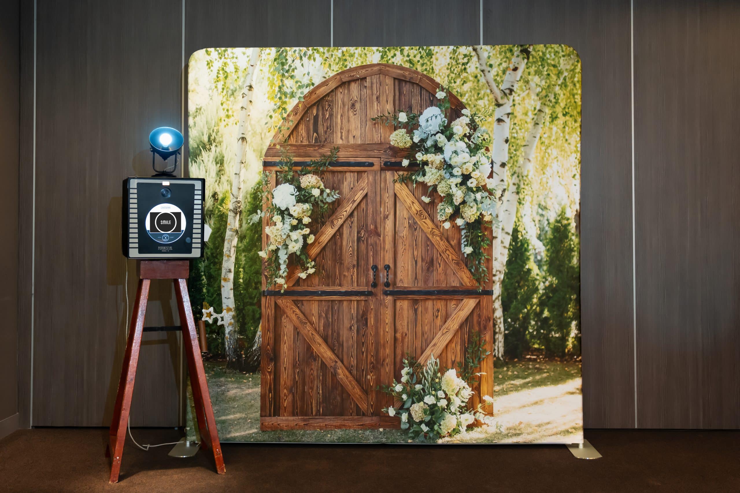 1.1 Barn door with Flowers