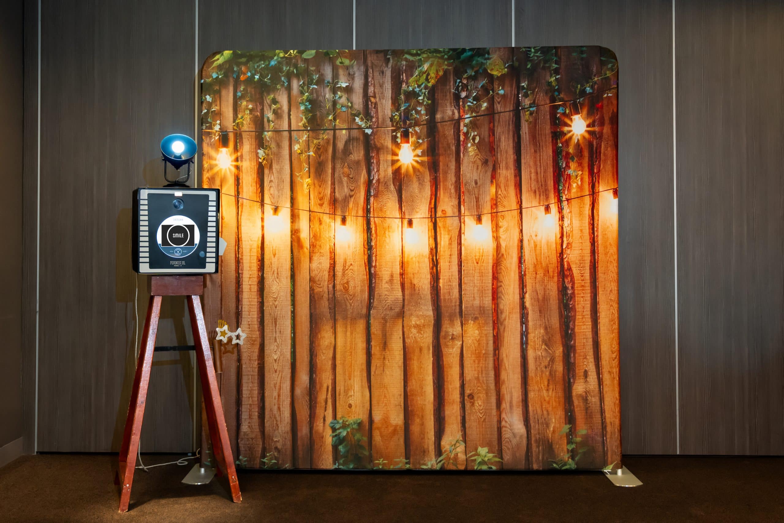 2.1 Lights on the Fence